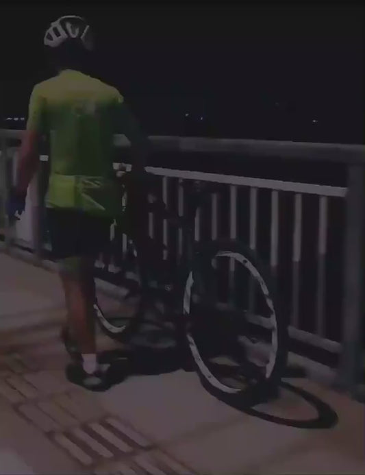 Feu arrière de vélo Super One – Un éclairage intelligent pour votre sécurité ! Détection automatique du freinage.