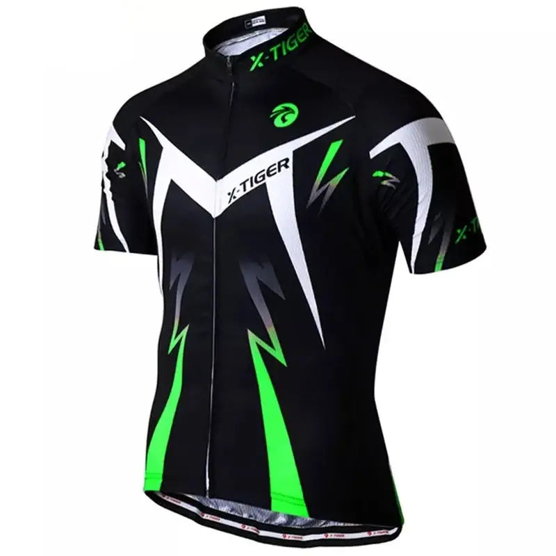 X-TIGER Sommer Radtrikot Set: Atmungsaktive Sportbekleidung für Herren - Mit dem X-TIGER Cycling Set genießen Sie ultimativen Komfort und Stil auf Ihrer nächsten Fahrradtour. Dieses atmungsaktive Radsporttrikot-Set bietet eine perfekte Passform, ein stilv