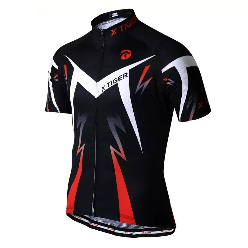 X-TIGER Sommer Radtrikot Set: Atmungsaktive Sportbekleidung für Herren - Mit dem X-TIGER Cycling Set genießen Sie ultimativen Komfort und Stil auf Ihrer nächsten Fahrradtour. Dieses atmungsaktive Radsporttrikot-Set bietet eine perfekte Passform, ein stilv