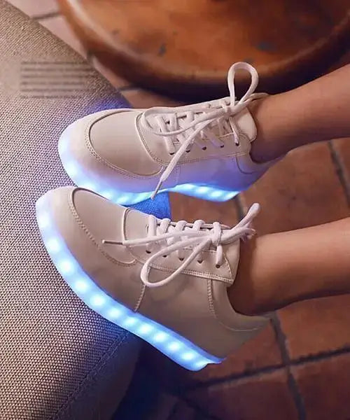 Kids Glowing Sneakers: Bunte LED Leuchtschuhe für Boys & Girls - Tauchen Sie ein in die zauberhafte Welt der farbenfrohen Glowing-Sneakers LED – einzigartig, aufregend und strapazierfähig für Jungen und Mädchen! - 1005004629433318-white-34