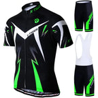 X-TIGER Sommer Radtrikot Set: Atmungsaktive Sportbekleidung für Herren - Mit dem X-TIGER Cycling Set genießen Sie ultimativen Komfort und Stil auf Ihrer nächsten Fahrradtour. Dieses atmungsaktive Radsporttrikot-Set bietet eine perfekte Passform, ein stilv