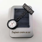 Krankenschwesteruhr - elegant und parktisch - Entdecke die Zeit mit Stil: Unsere personalisierte Krankenschwesteruhr ist das perfekte Accessoire für Arbeit und Freizeit. - 14:496#Gold