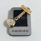 Krankenschwesteruhr - elegant und parktisch - Entdecke die Zeit mit Stil: Unsere personalisierte Krankenschwesteruhr ist das perfekte Accessoire für Arbeit und Freizeit. - 14:496#Gold