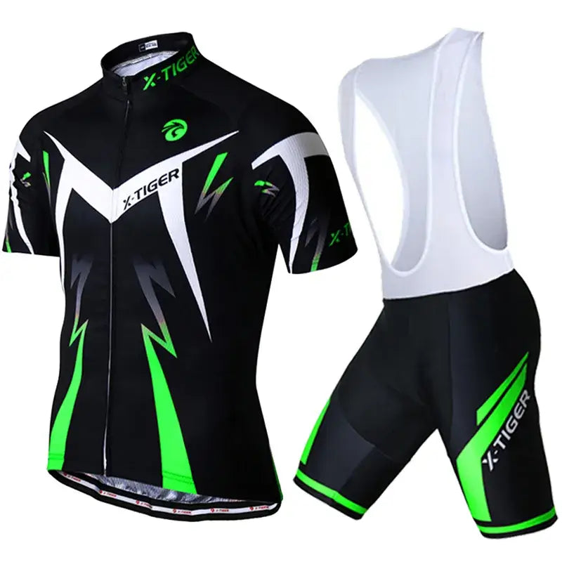 X-TIGER Sommer Radtrikot Set: Atmungsaktive Sportbekleidung für Herren - Mit dem X-TIGER Cycling Set genießen Sie ultimativen Komfort und Stil auf Ihrer nächsten Fahrradtour. Dieses atmungsaktive Radsporttrikot-Set bietet eine perfekte Passform, ein stilv